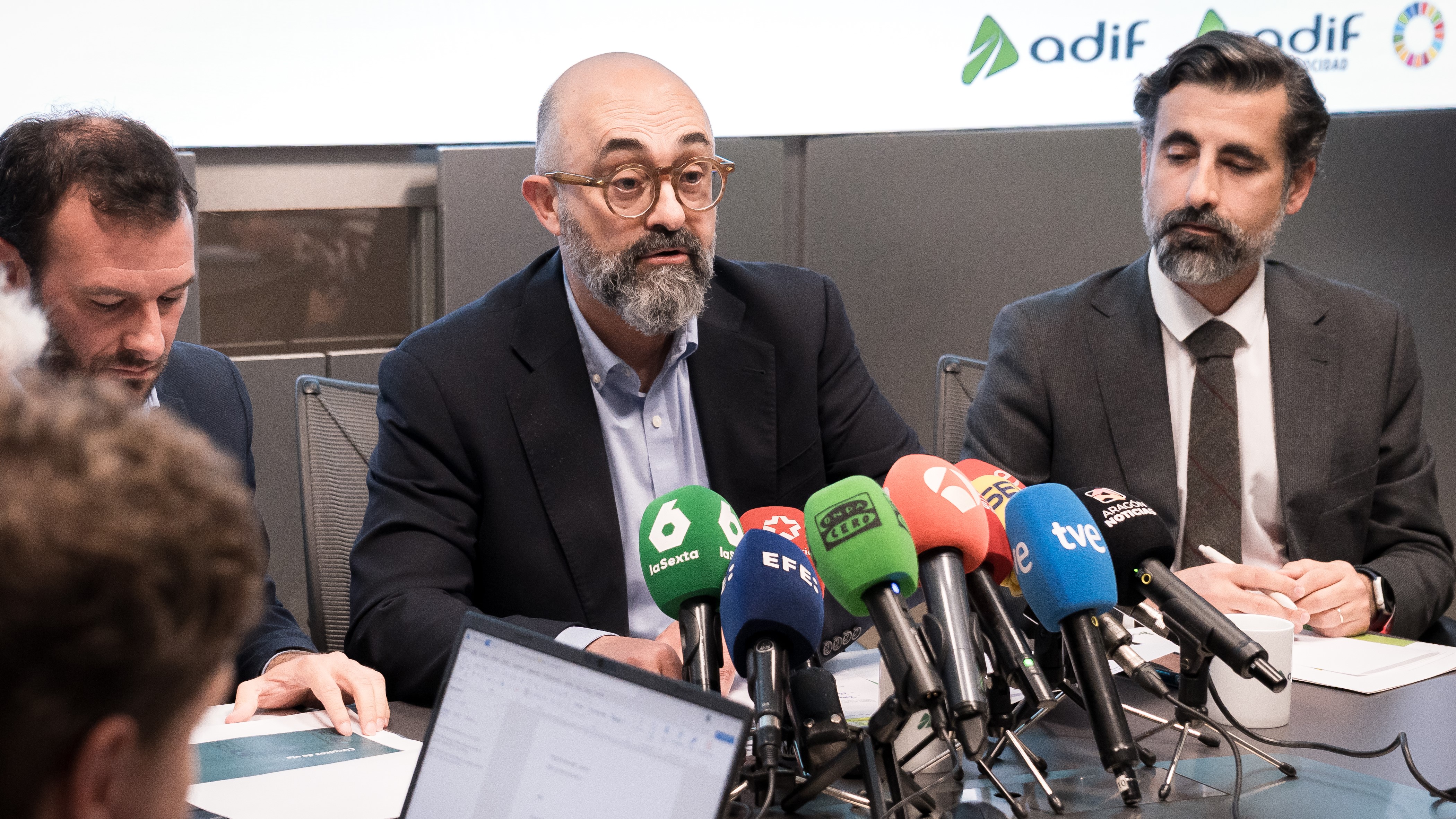 O presidente de Adif, Pedro Marco de la Peña, durante a conferencia de prensa. Diego Radamés/Europa Press.