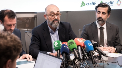 O presidente de Adif, Pedro Marco de la Peña, durante a rolda de prensa. Diego Radamés / Europa Press