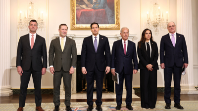 Marco Rubio, cos representantes de Israel e O Líbano, este martes ( REUTERS/Kevin Lamarque)