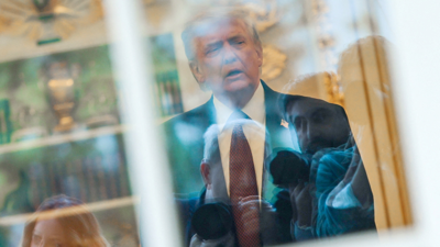 O presidente dos EUA dentro do despacho oval. REUTERS/Jonathan Ernst