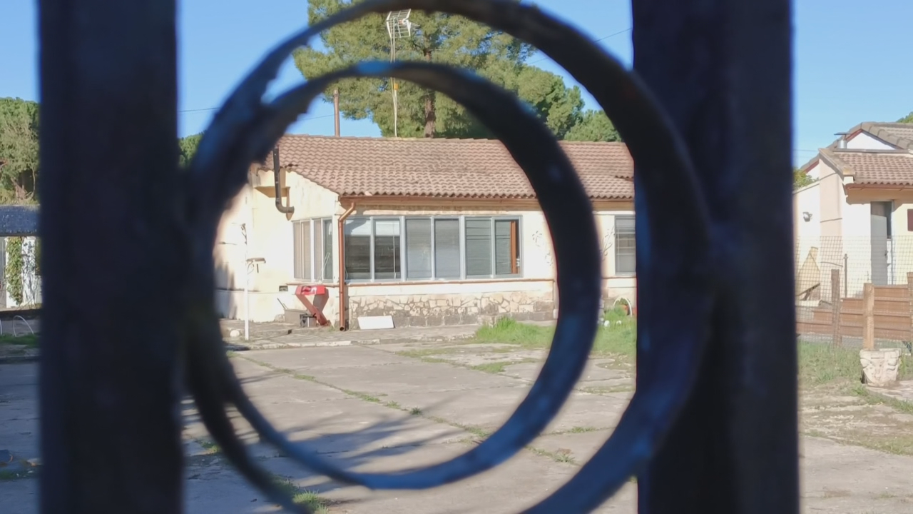 A antiga casa familiar do acusado nunha urbanización de Traspinedo, Valladolid, na que se localizou o soto oculto