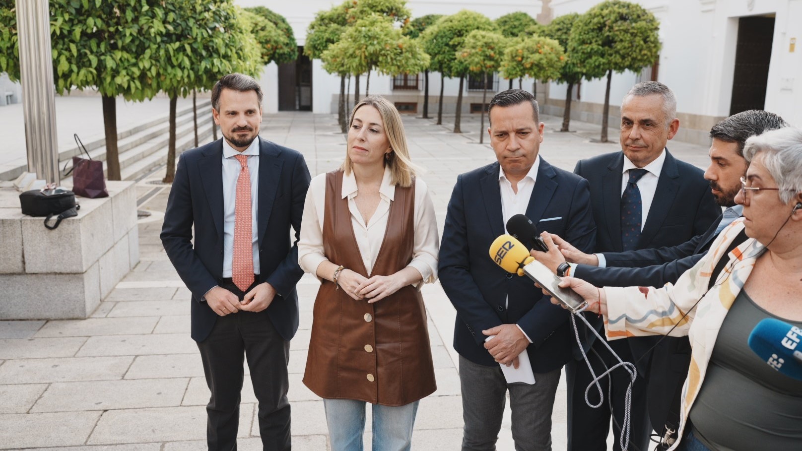 O anuncio fixéronno nunha comparecencia conxunta no Patio dos Naranjos da Asemblea de Estremadura. Europa Press