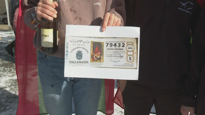 Unha das participacións do número premiado. EFE/J.Casares