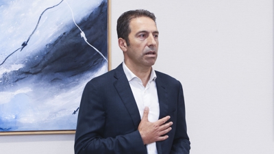 Alfono Villares tras finalizar a comparecencia deste xoves (EFE/Xoán Rey)