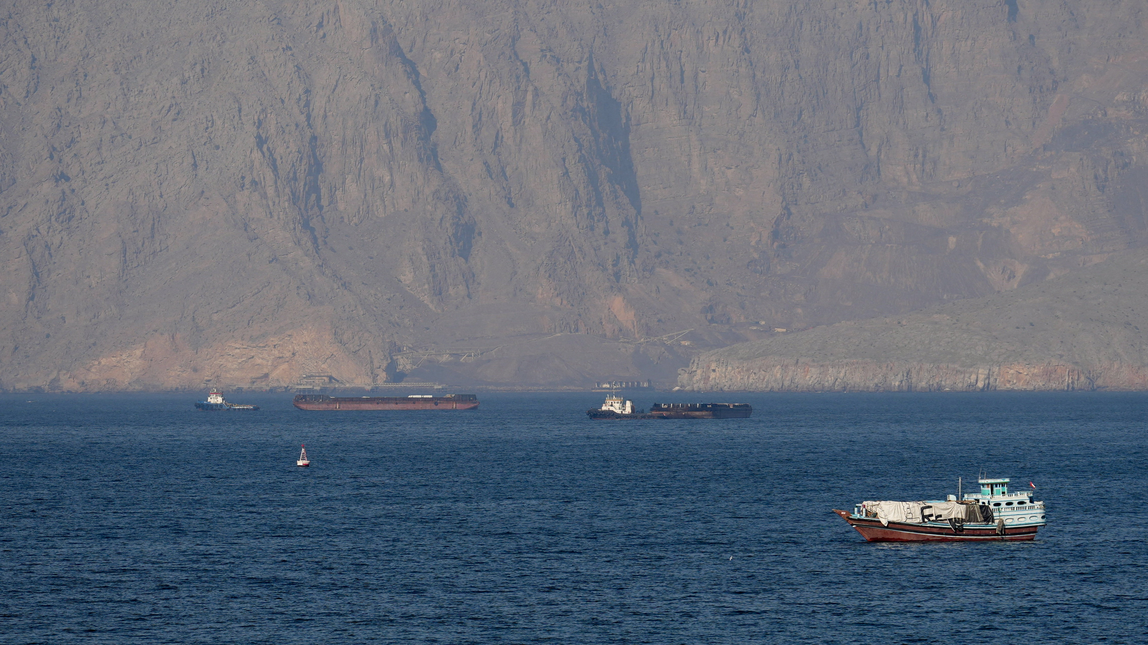 Barcos en Ormuz. REUTERS/ARQUIVO.