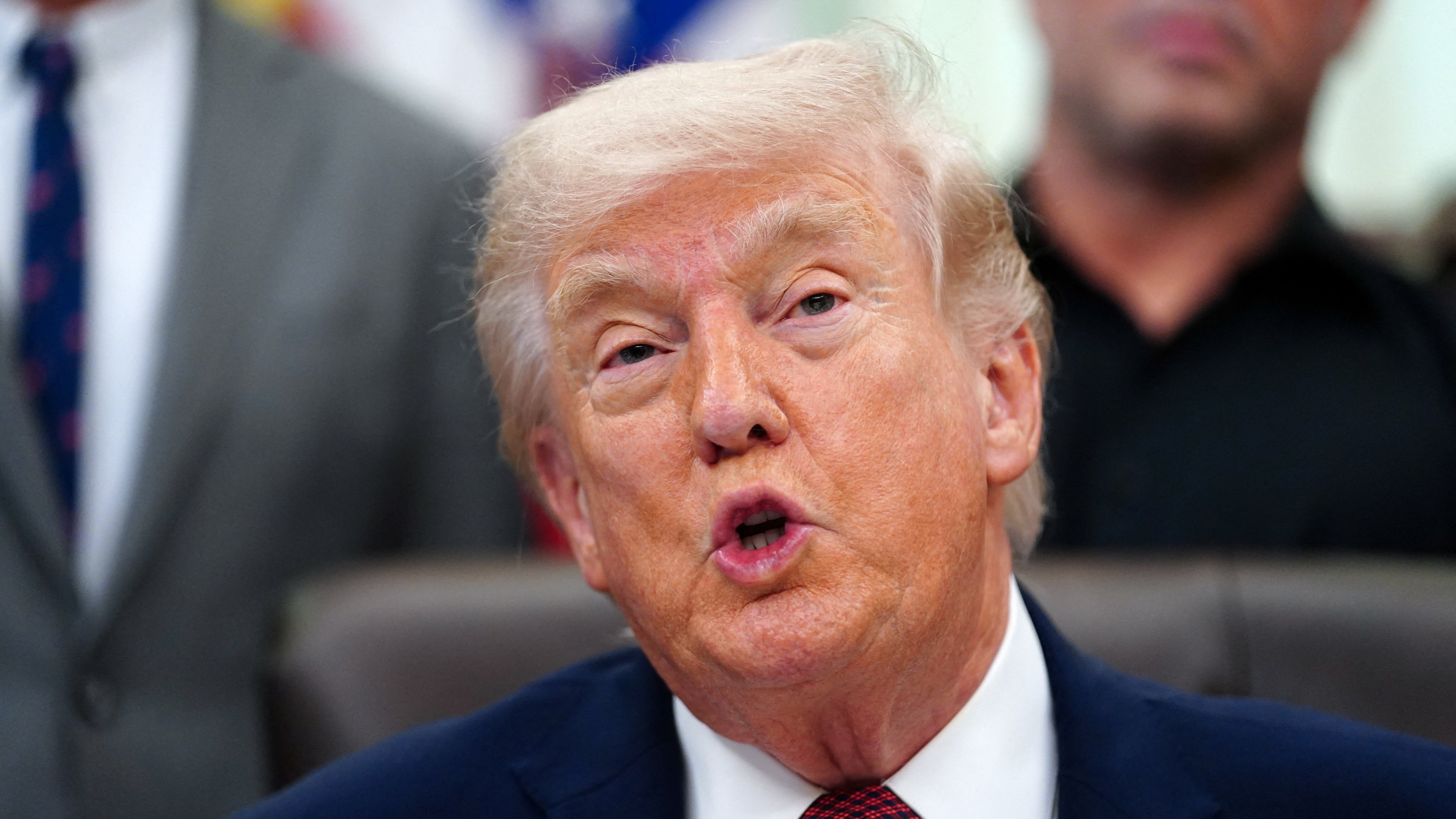 Trump na Casa Branca este sábado. REUTERS/Nathan Howard