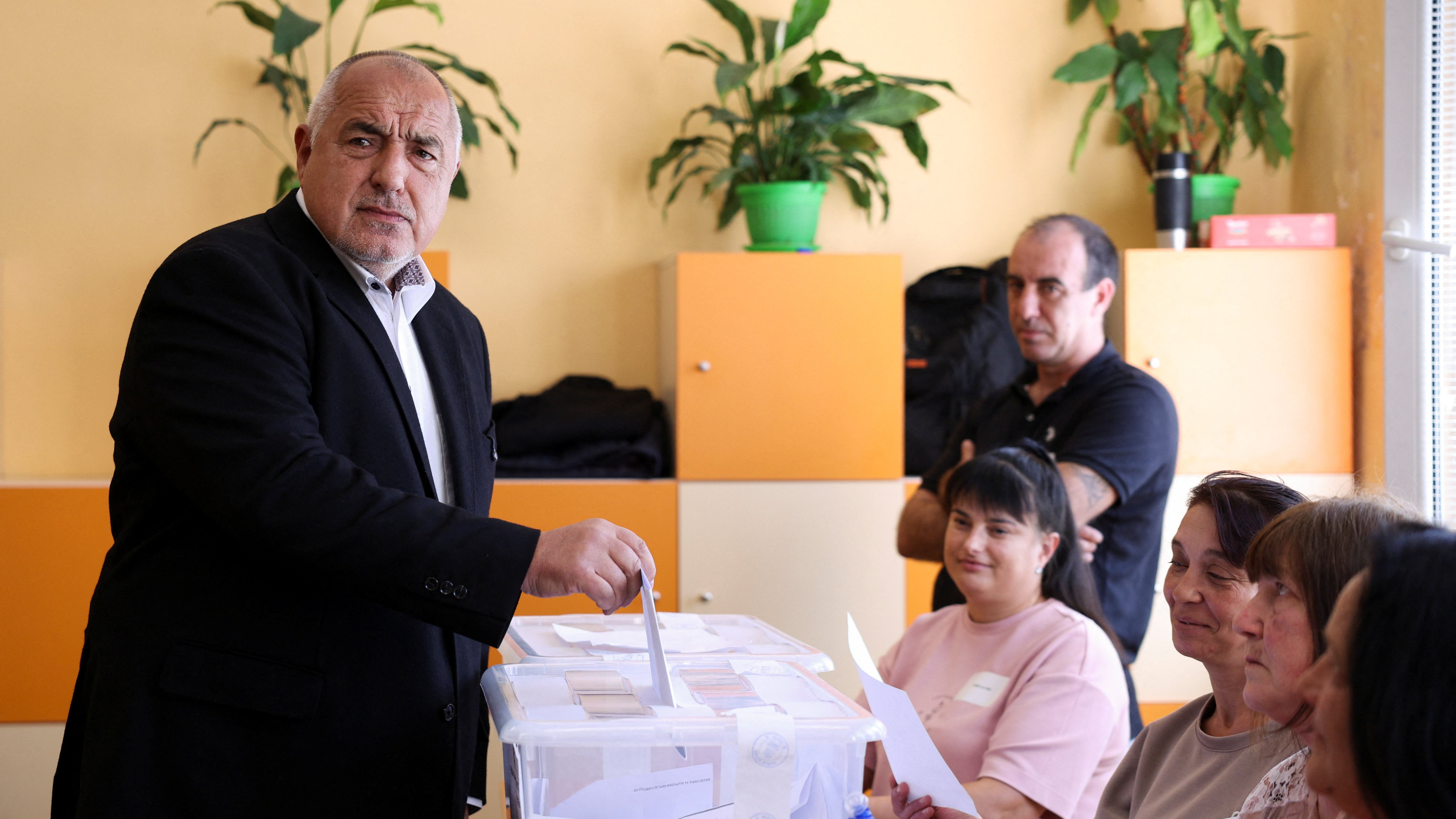 Votación de Boyko Borissov, líder do partido conservador GERB. REUTERS/Spasiyana Sergieva