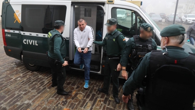 Momento en que o homicida confeso é conducido ante a xuíza  (Carlos Castro / Europa Press)
