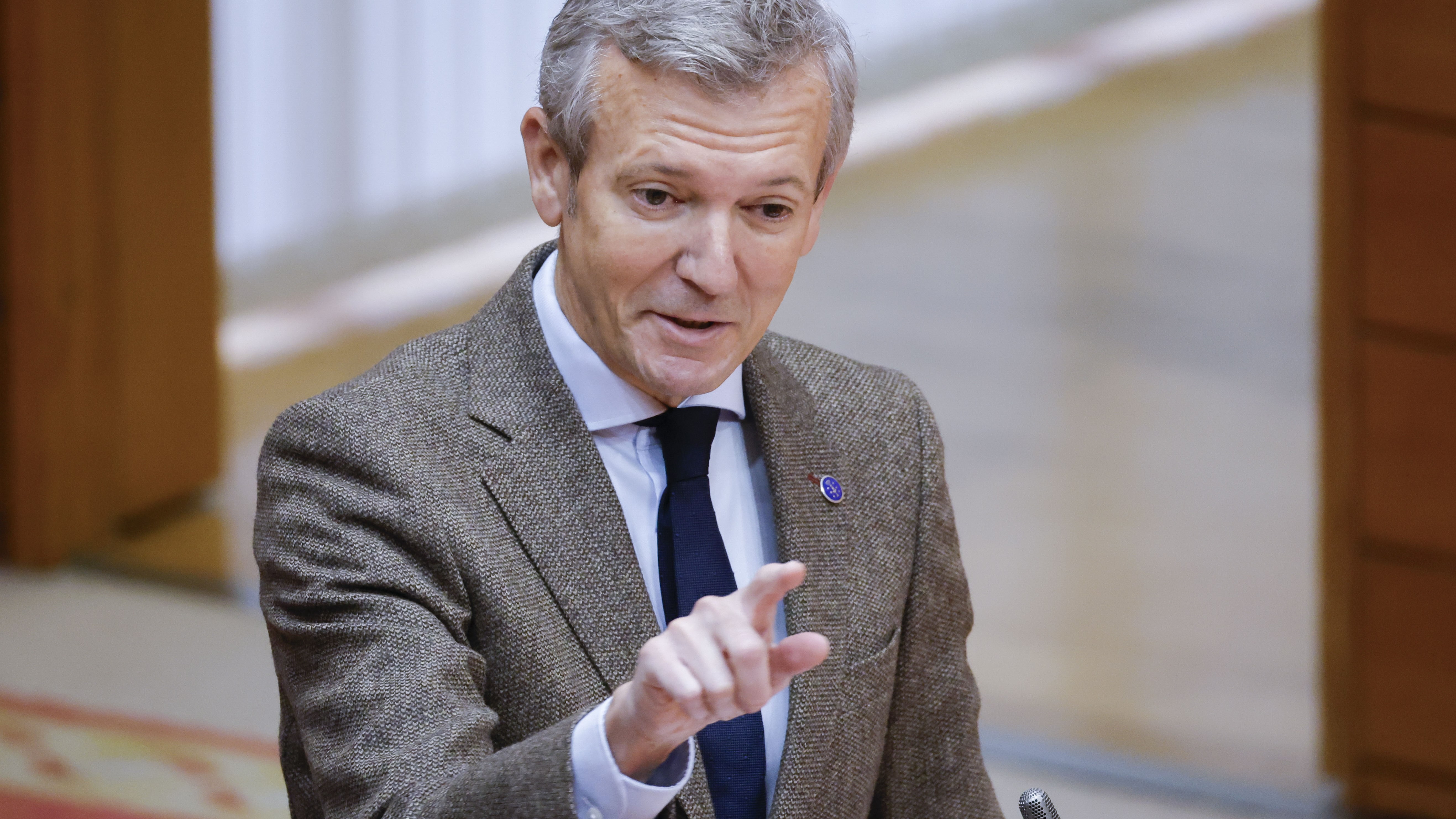 O presidente da Xunta, Alfonso Rueda, este martes, na sesión celebrada no Parlamento de Galicia (EFE/Lavandeira Jr)