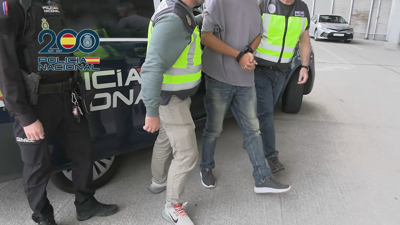 O ourensán Martiño Ramos, camiño dos xulgados de Madrid custodiado pola Policía Nacional