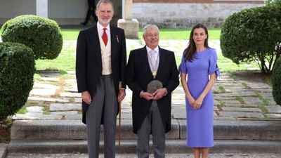 Os reis de España co premiado (Ángel Díaz Briñas / Europa Press)