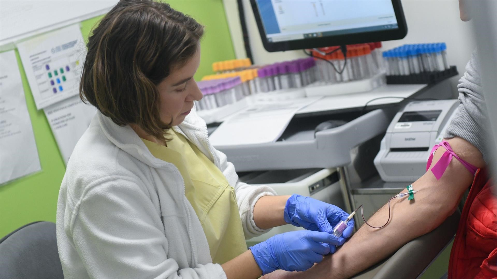 Extracción da sangre no marco do Proxecto Xenoma en Galicia/MONICA ARCAY CARRO-Arquivo