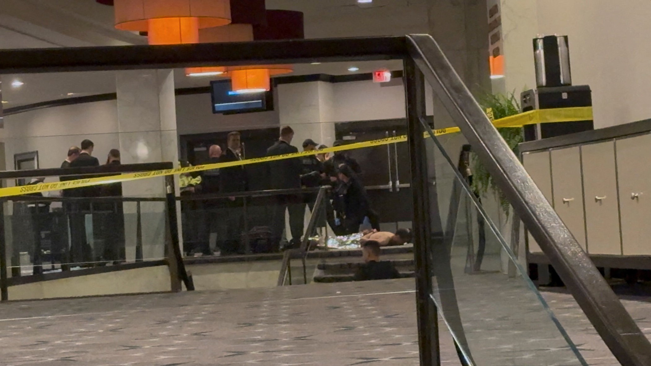 O momento da detención do sospeitoso. Bill Frischling vía REUTERS