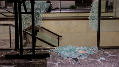 Cristais rotos no hotel Hilton. REUTERS/Kylie Cooper