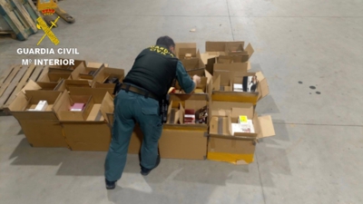 Eran 22 caixas, cada unha con 48 envases de perfume, ata un total de 1.056 frascos