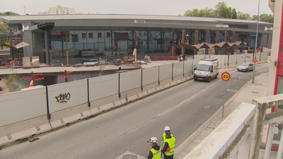 Obras na praza de Conde Fontao, fronte á fachada da nova estación Intermodal