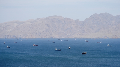 Buques no estreito de Ormuz. Reuters