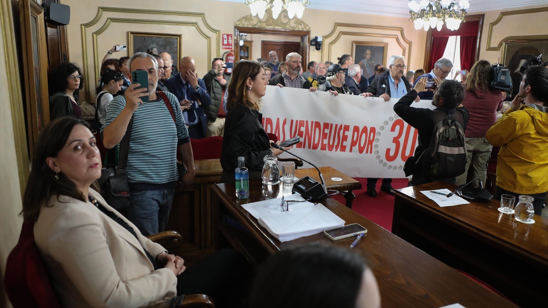 María Reigosa foi increpada no último pleno de Lugo previo ao debate da moción de censura. Carlos Castro/EUROPA PRESS