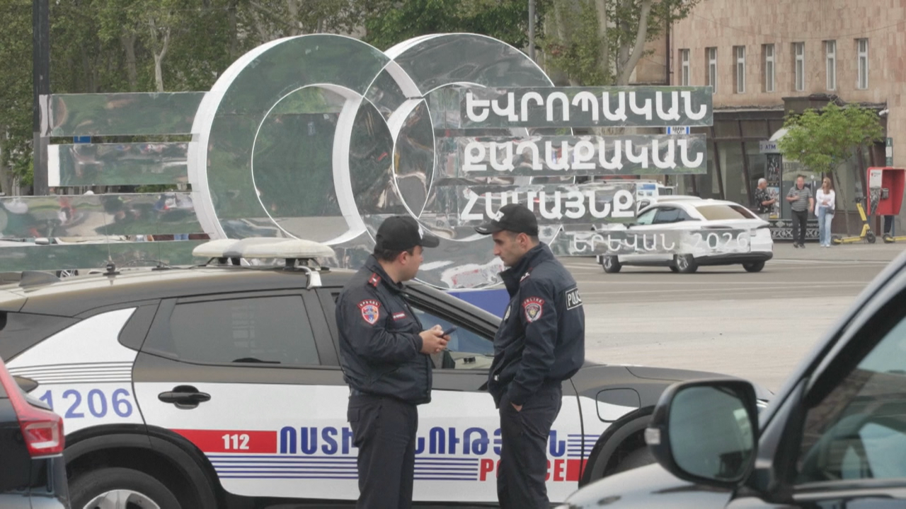 Policía na capital armenia