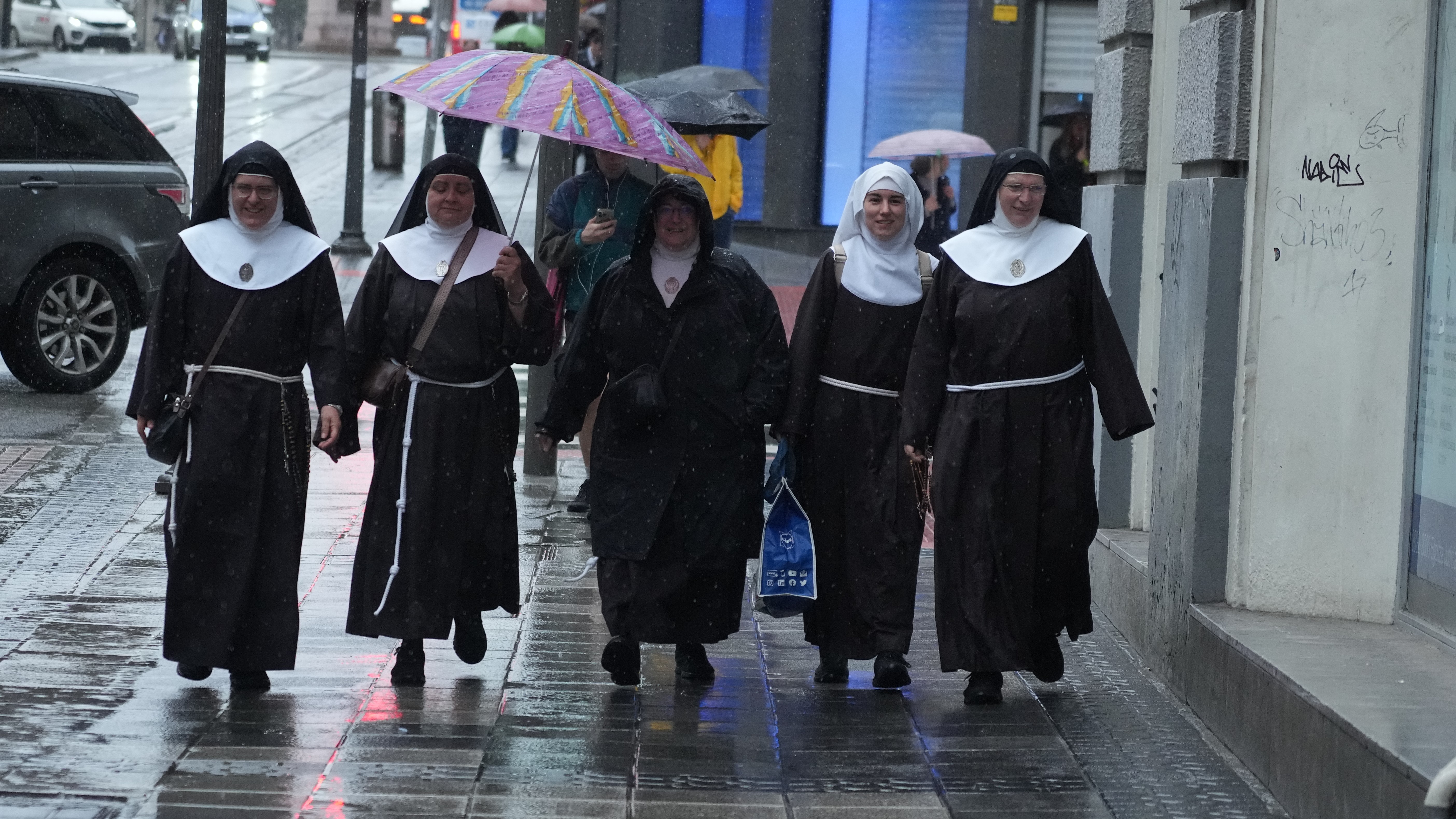 As relixiosas, á súa chegada aos xulgados de Bilbao, este luns (H. Bilbao/Europa Press)
