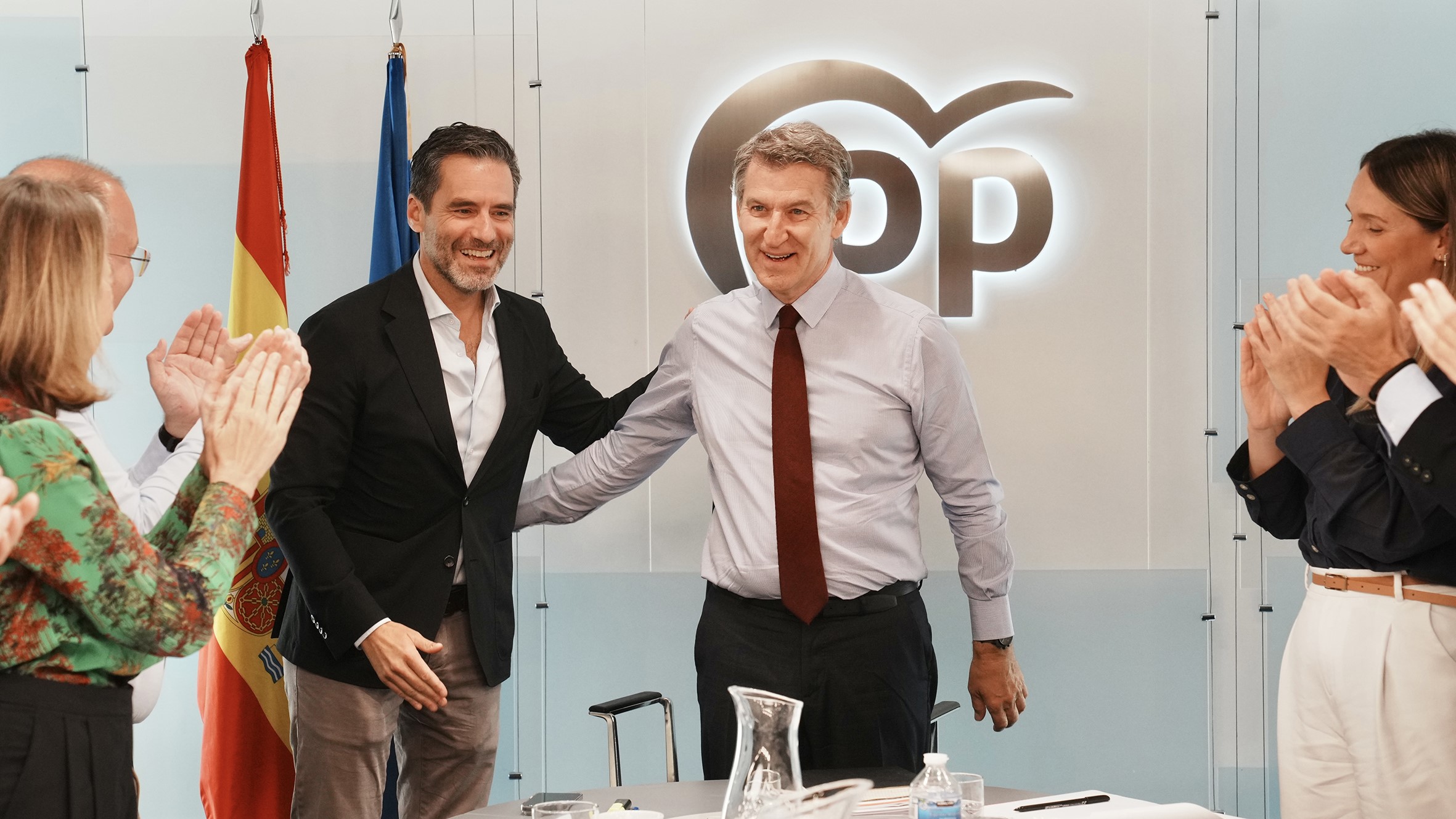 Borja Sémper e Alberto Núñez Feijóo este luns durante a reunión do Comité de Dirección do PP (EFE/David Mudarra)