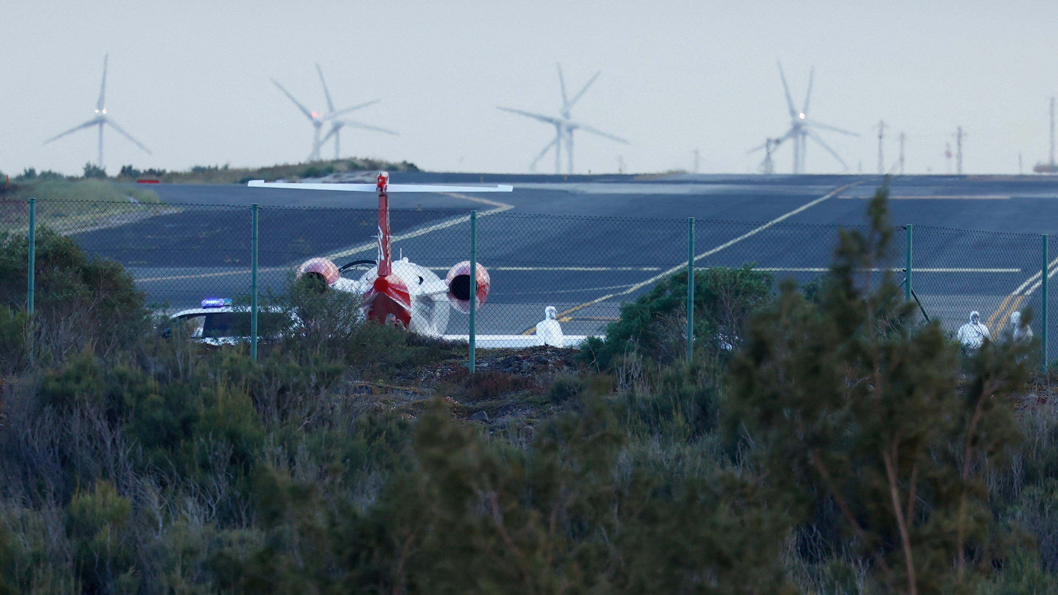 Avión con pacientes de hantavirus con destino a Amsterdam. REUTERS/Borja Suarez