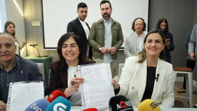 Elena Candia, no centro, o día da presentación do acordo xunto a María Reigosa ( Carlos Castro / Europa Press)
