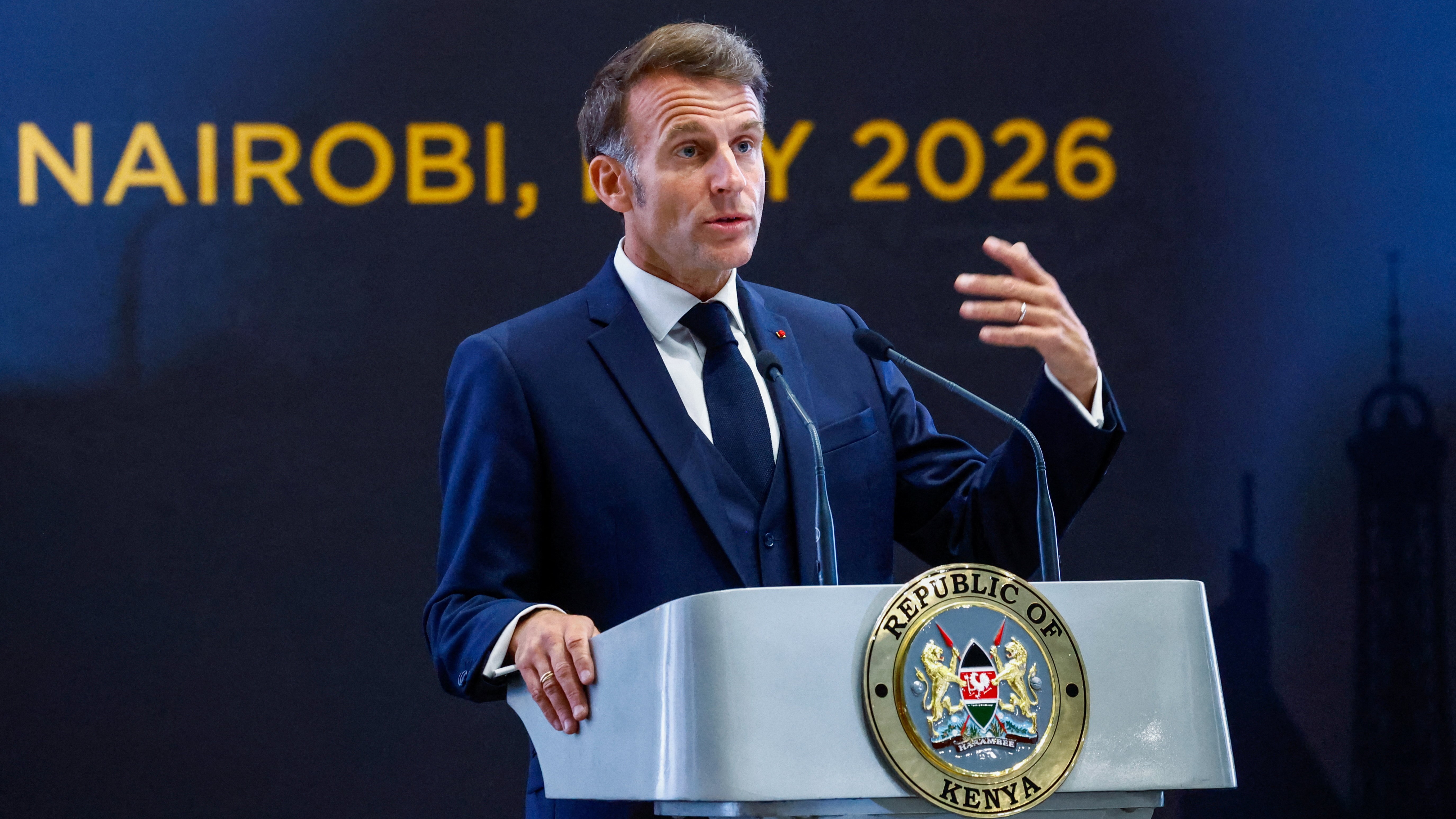 Macron durante a rolda de prensa en Nairobi