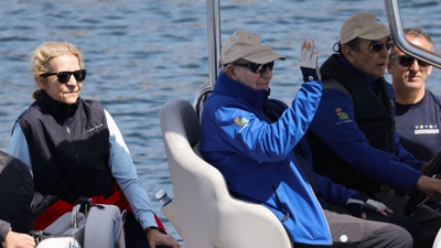 Xoán Carlos e Helena de Borbón, en Sanxenxo, o pasado mes de abril (EFE / Lavandeira Jr)