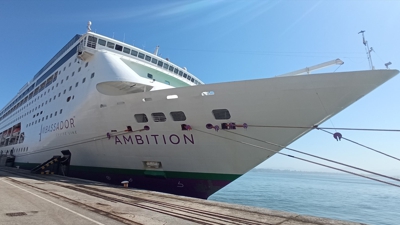 O Ambiton fixo escala en Vigo hai tres semanas e tamén atracou en Santander, de onde é a imaxe. Europa Press.