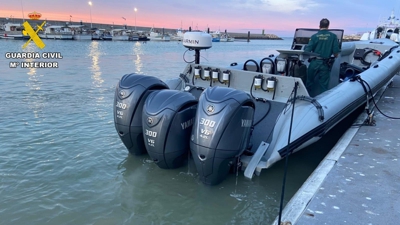 Narcolancha interceptada en Chipiona (Cádiz) en 2025 (Garda Civil)