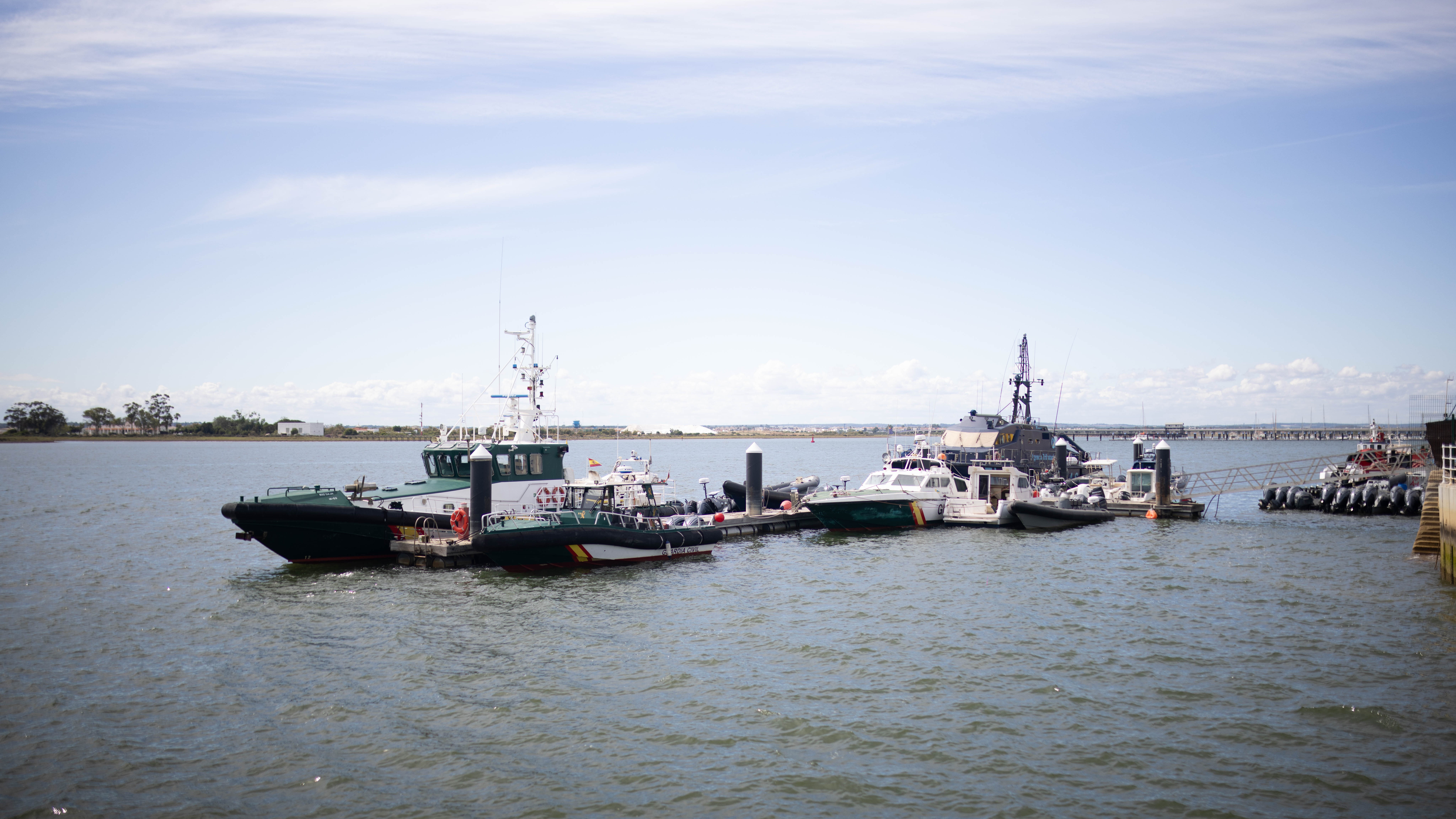 Embarcacións da Garda Civil en Huelva (Clara Carrasco/Europa Press)