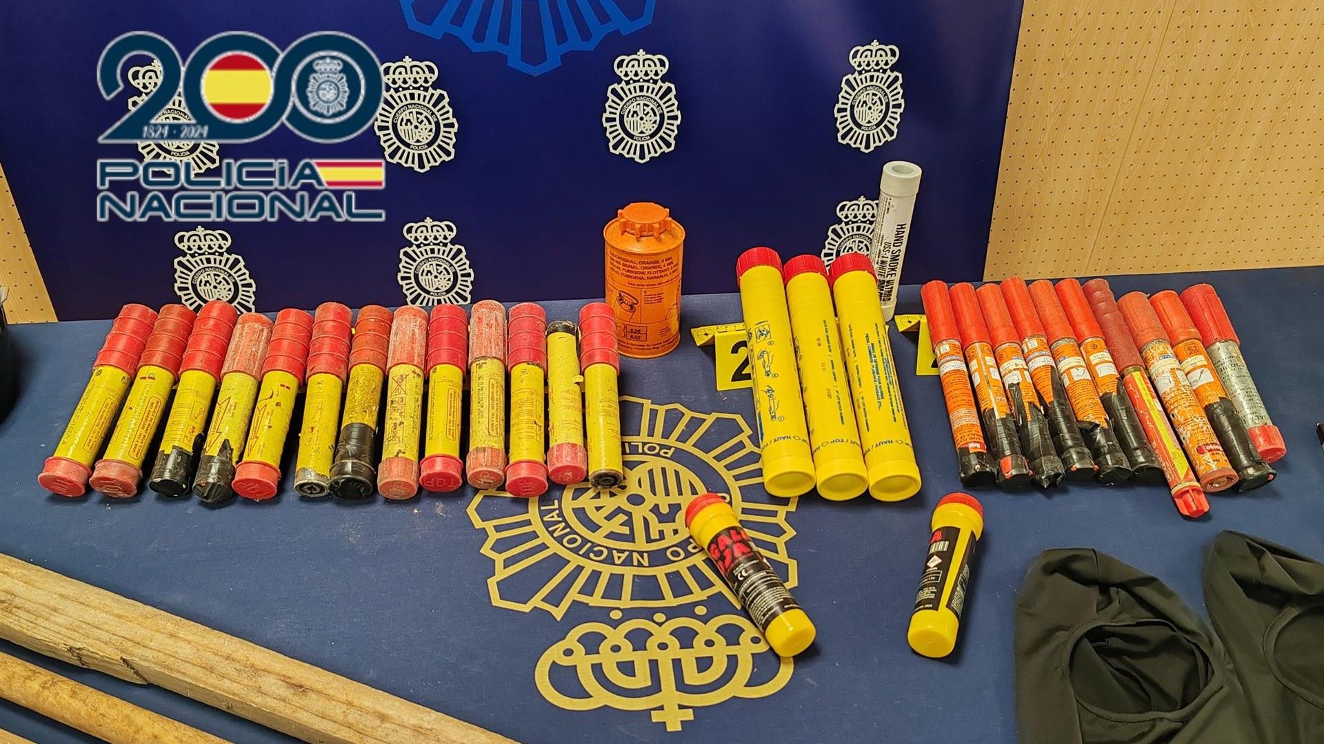 Bengalas comisadas pola Policía Nacional no operativo realizado o pasado 1 de maio na Coruña