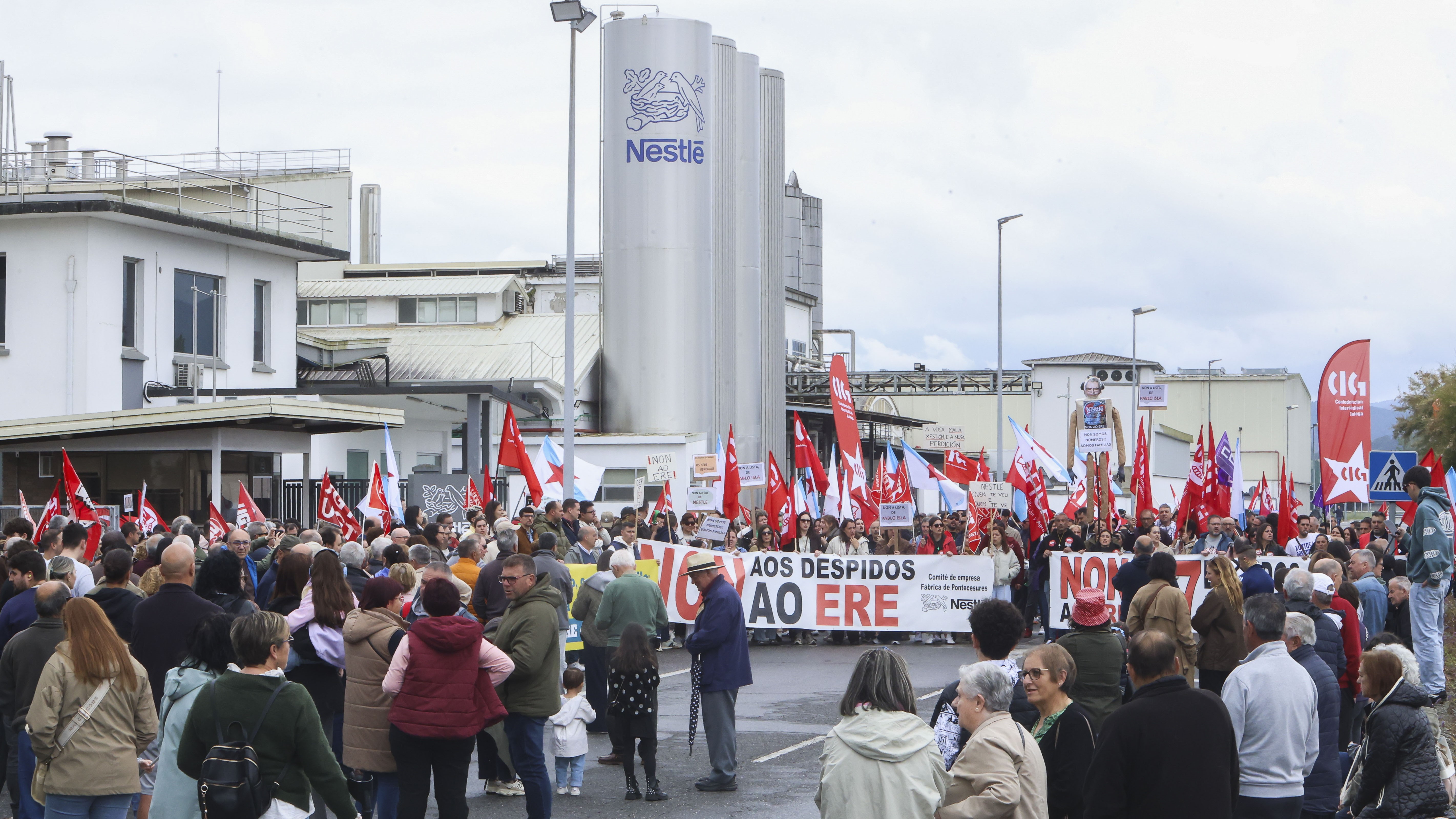 Protesta dos traballadores de Nestlé en Pontecesures en contra do ERE anunciado pola empresa. EFE/Xoán Rey