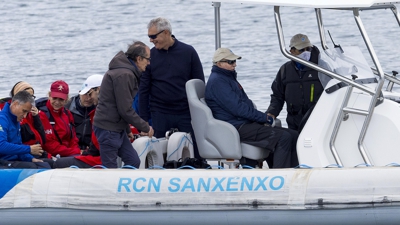 A infanta e a súa filla seguiron a regata co rei emérito. EFE/Salvador Sas