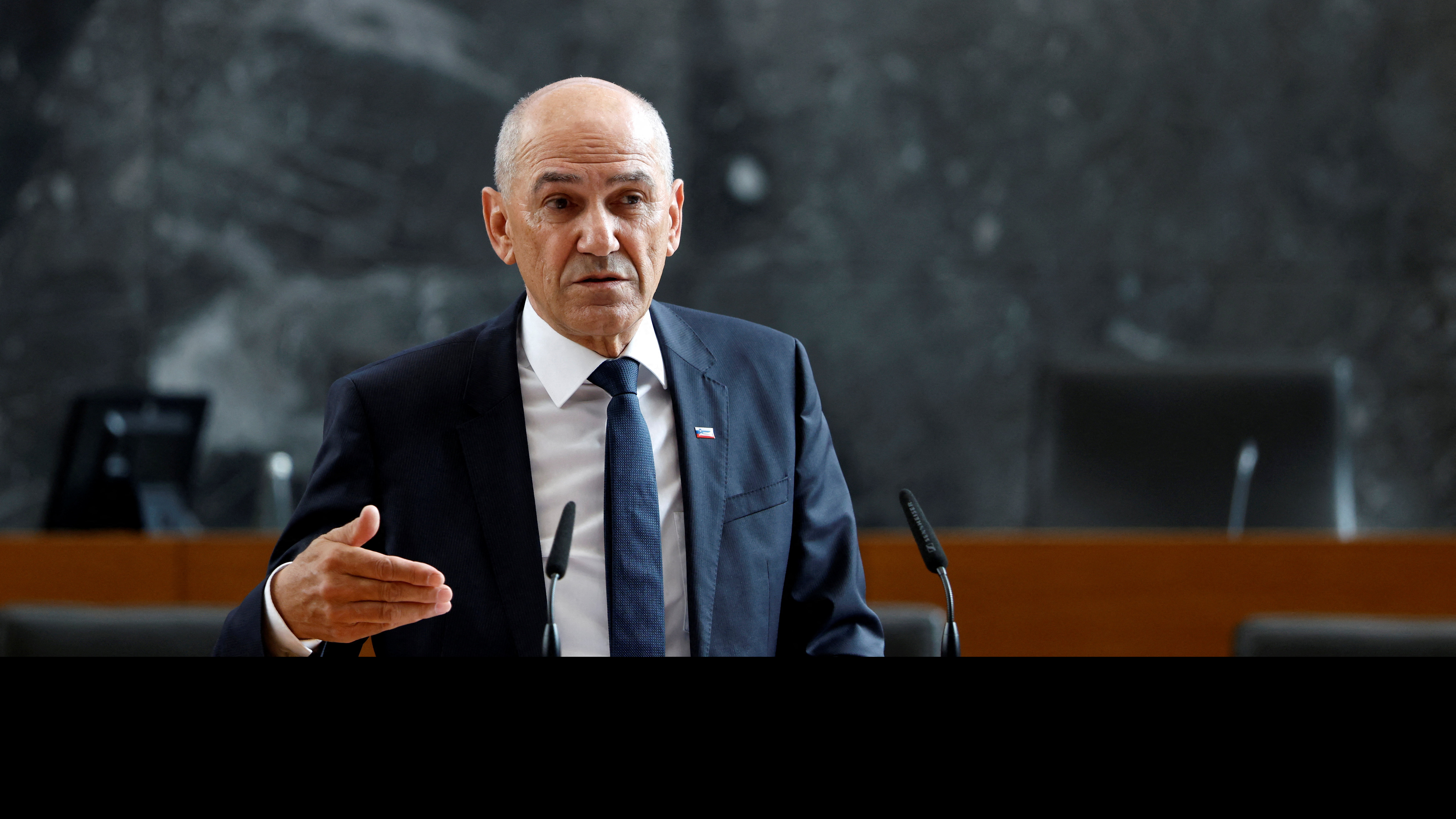 Janez Jansa, primeiro ministro de Eslovenia. REUTERS /Borut Zivulovic