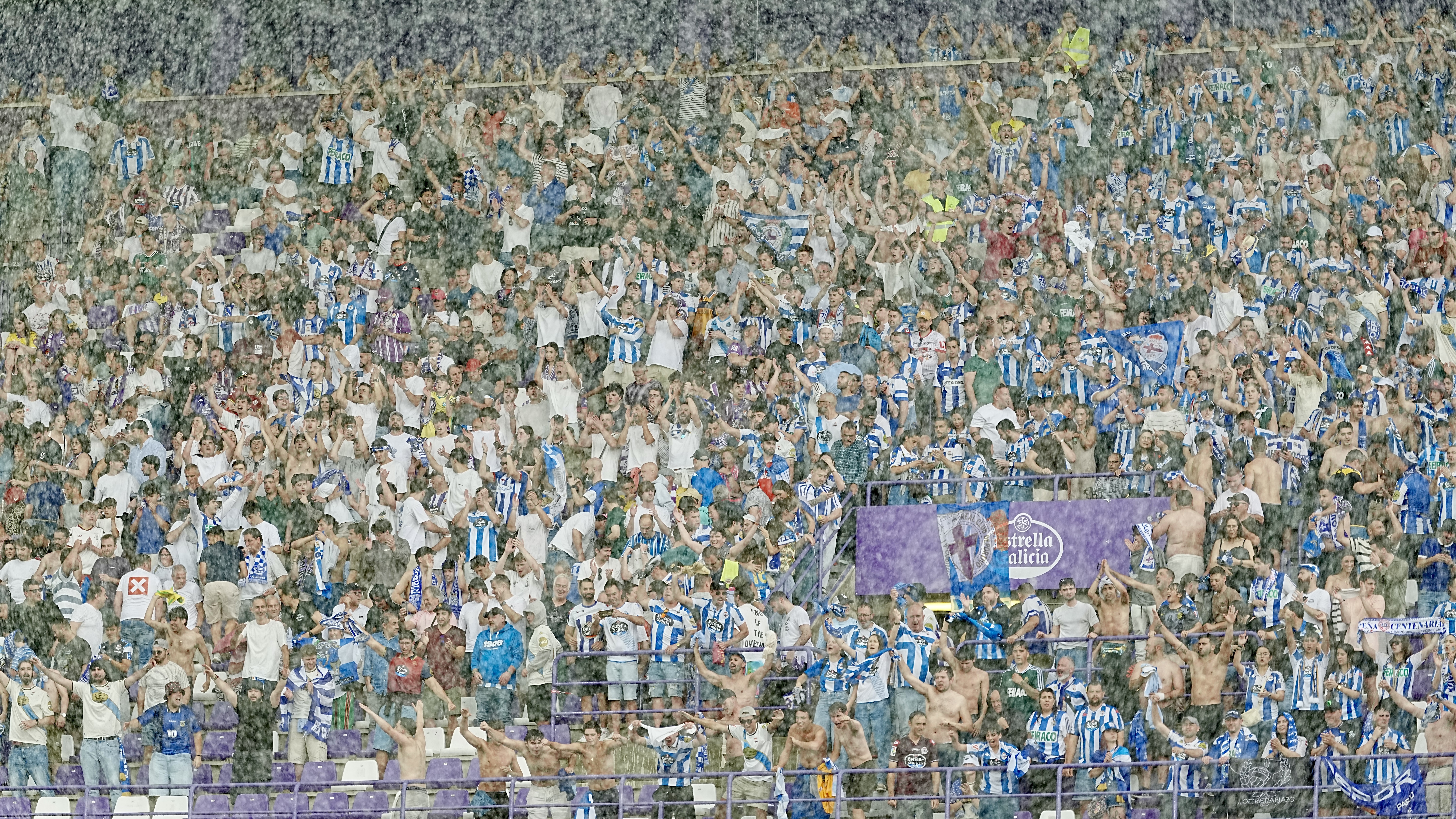 Afeccionados do Deportivo no estadio José Zorrilla de Valladolid. EFE/ Pablo Requejo