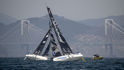 Participantes na regata pola ría de Vigo. EFE/Brais Lorenzo