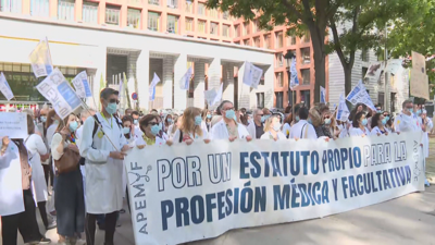 Imaxe das protestas recentes dos médicos ás portas do Ministerio de Sanidade (TVG)