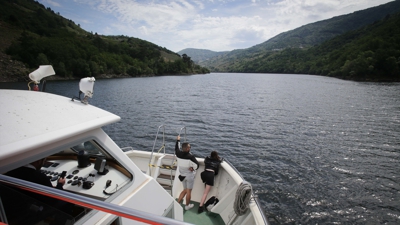 Pasaxeiros no catamarán do Sil (Carlos Castro/Europa Press)