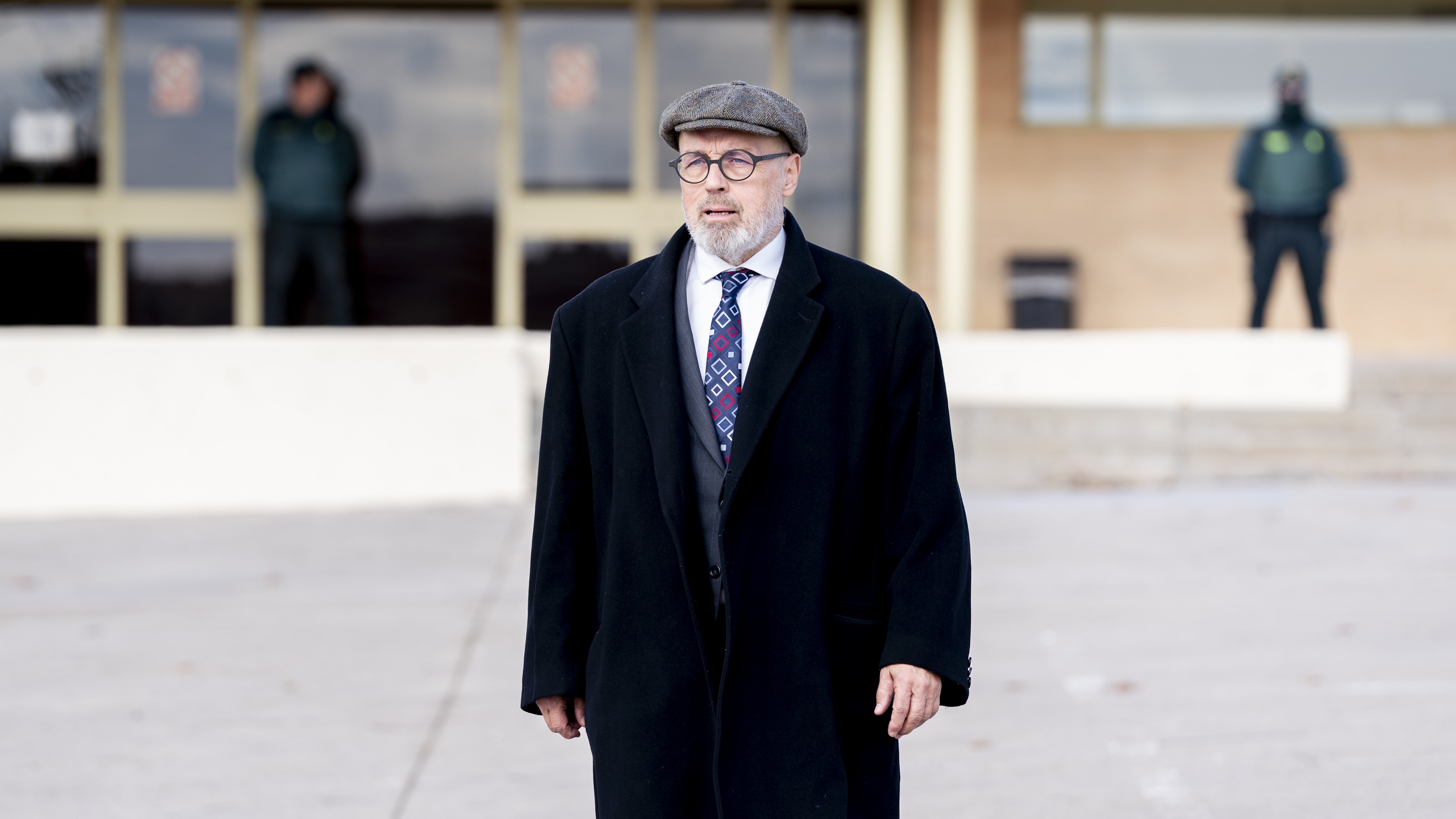 O avogado Javier Teijelo en novembro de 2025 saíndo da prisión de Soto del Real onde estaba Santos Cerdán en prisión preventiva (Europa Press-A. Pérez Meca)