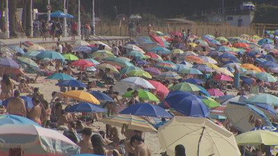 A praia de Samil ateigada este sábado