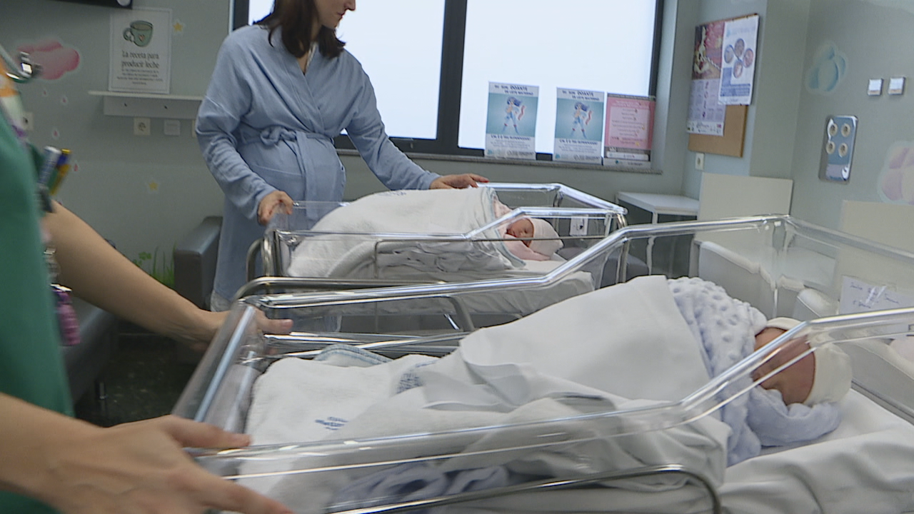 Servizo de Pediatría do CHUS (TVG-Arquivo)