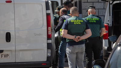 Axentes da Garda Civil en Cambados investigan a morte dun home por un disparo da policía (Europa Press/Adrián Irago)