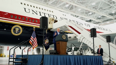 Donald Trump durante a presentación do novo avión presidencial. (REUTERS/Elizabeth Frantz)