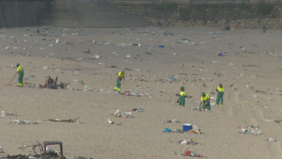 Limpeza da praia de Riazor a primeira hora deste mércores (TVG)