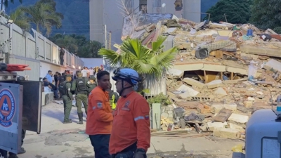Labores de rescate este venres tras os sismos de Venezuela