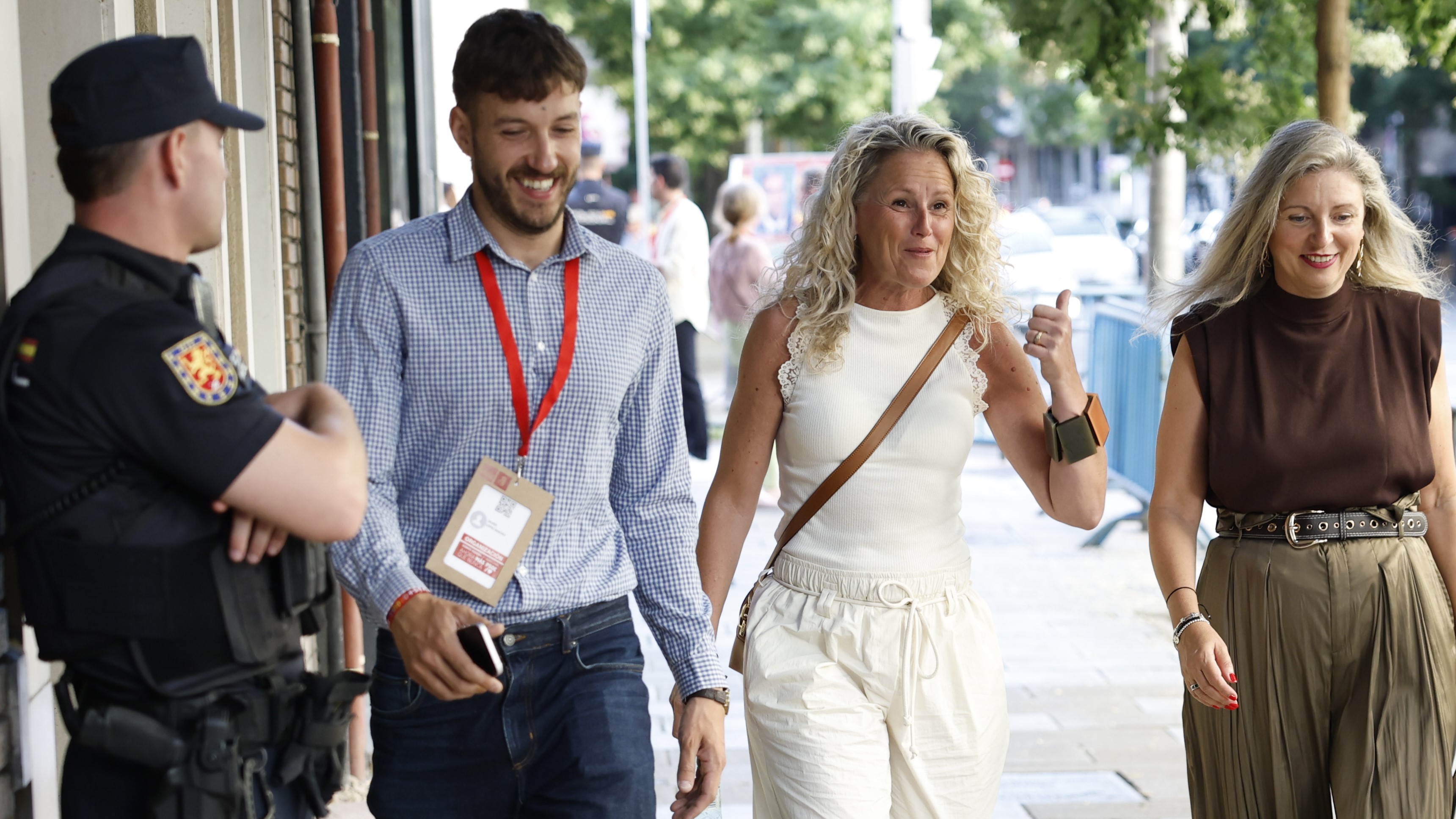 A voceira do PSOE, Montse Mínguez García, a súa chegada á reunión do Comité Federal. (EFE/Chema Moya)