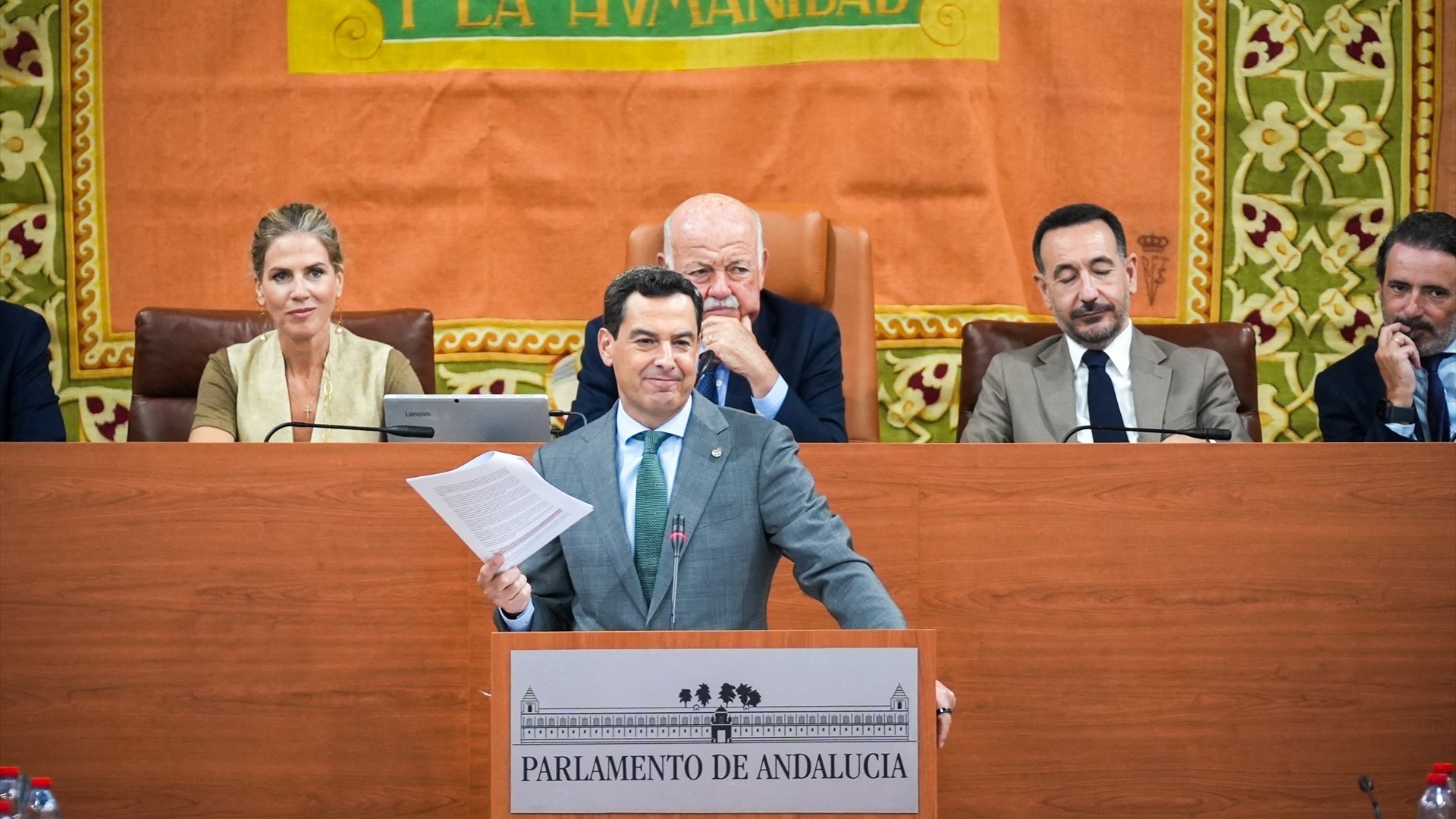 Juanma Moreno no debate de investidura no Parlamento andaluz. María José López / Europa Press
