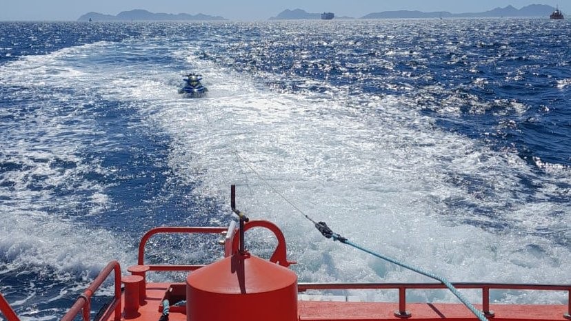 Rescate dunha moto acuática en Cangas (Salvamento Marítimo)